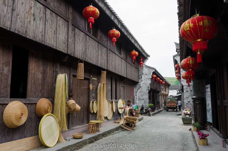 蒋家第四代蒋友柏,“完美贵公子”形象坍塌,自说自话:性格分裂